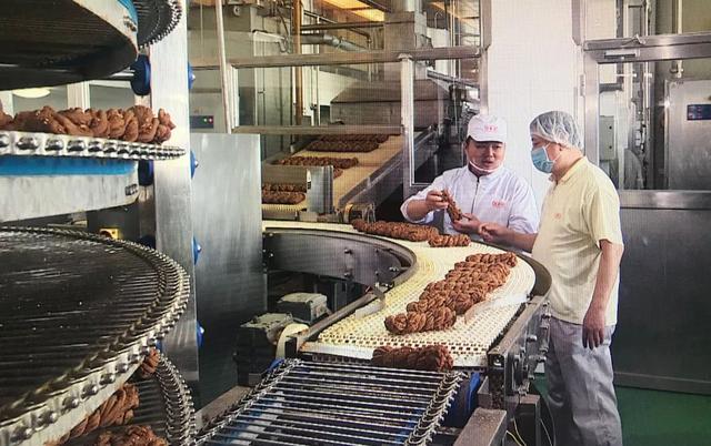 最美勞動者&mdash;&mdash;張賓松：麻花一轉(zhuǎn)一擰 編織夢想之花