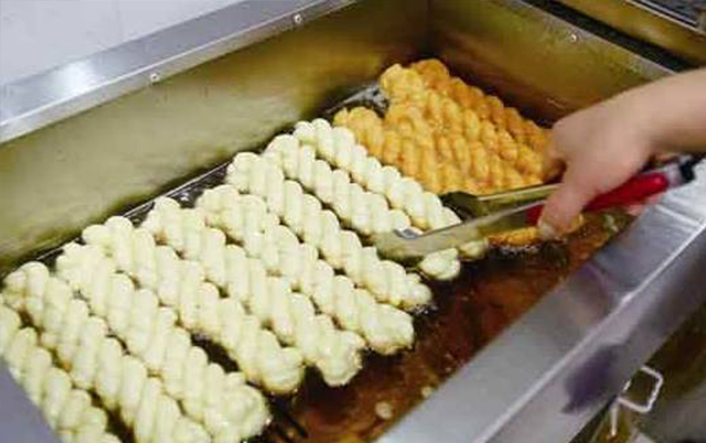 初中沒(méi)畢業(yè)靠麻花創(chuàng)業(yè)，第一天賣(mài)出4000多根